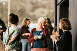 Austausch in einer Kaffeepause beim Innovation Camp "Creative Care"